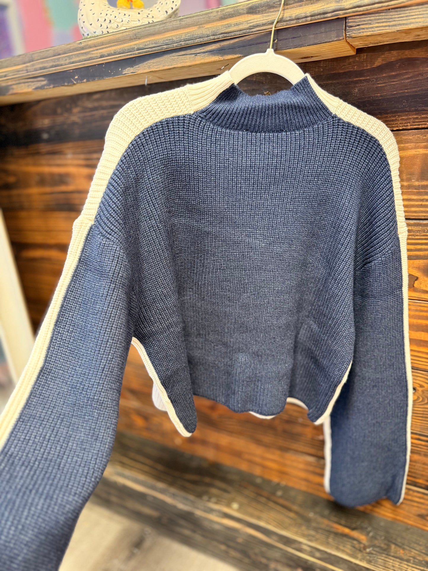 TWO-TONED TURTLENECK SWEATER