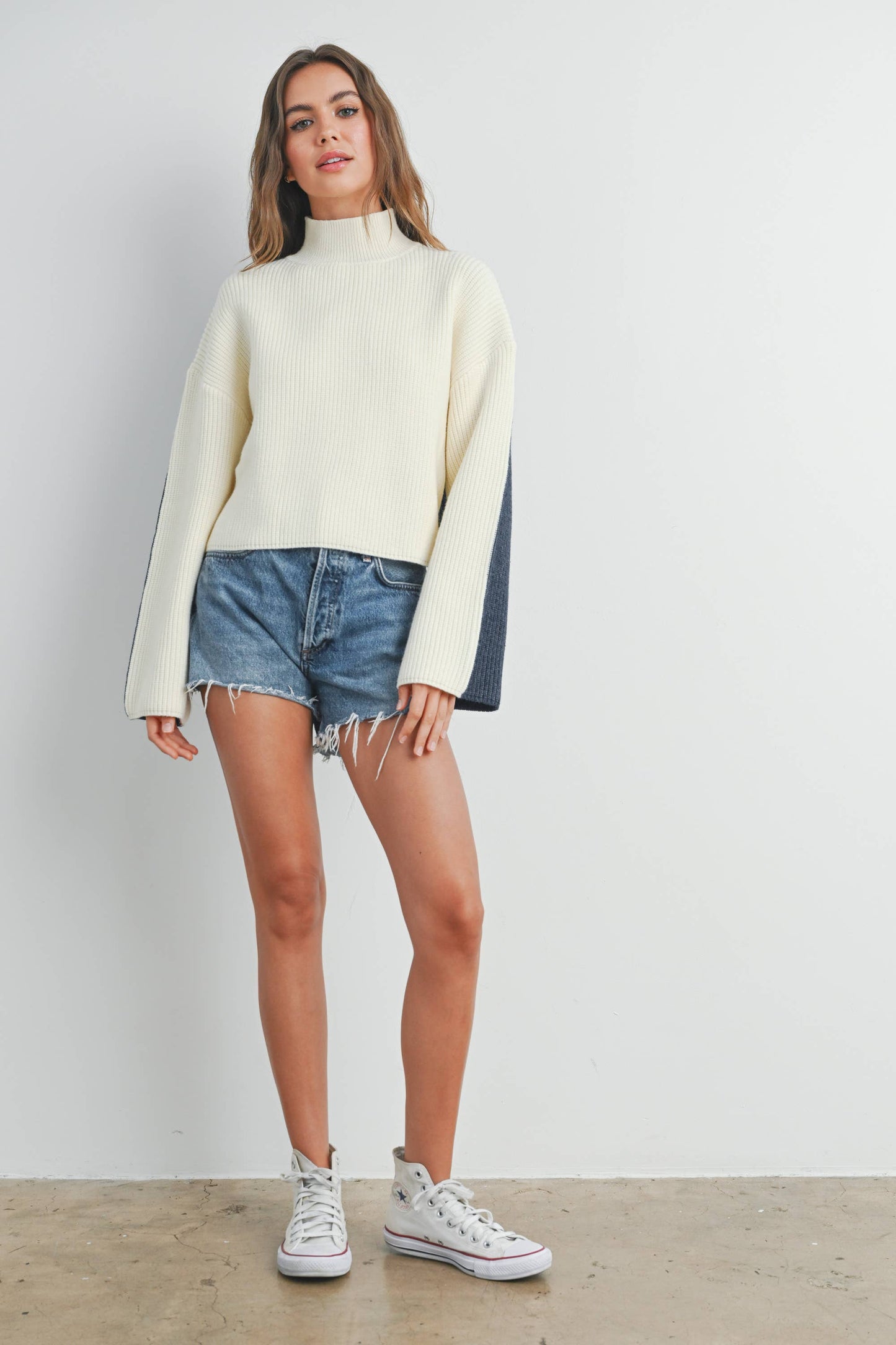 TWO-TONED TURTLENECK SWEATER